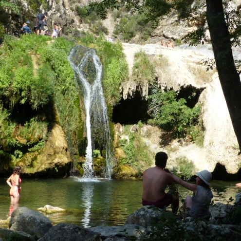 Baignade et repos das l'eau fraîche des gorges du Termenet