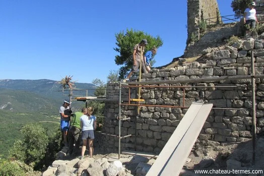 travaux au château cathare de Termes